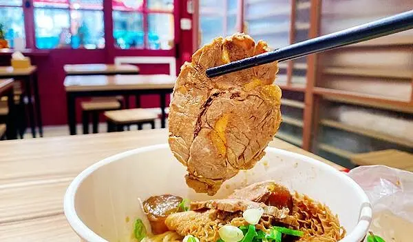 老福家常牛肉麵│吃麵送紅茶、珍奶、小菜，還可以裝滿外帶│土城牛肉麵推薦、板橋牛肉麵推薦、板橋土城美食推薦-57.jpg