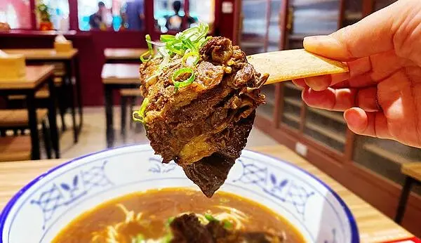 老福家常牛肉麵│吃麵送紅茶、珍奶、小菜，還可以裝滿外帶│土城牛肉麵推薦、板橋牛肉麵推薦、板橋土城美食推薦-43.jpg