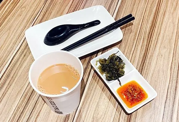 老福家常牛肉麵│吃麵送紅茶、珍奶、小菜，還可以裝滿外帶│土城牛肉麵推薦、板橋牛肉麵推薦、板橋土城美食推薦-19.jpg