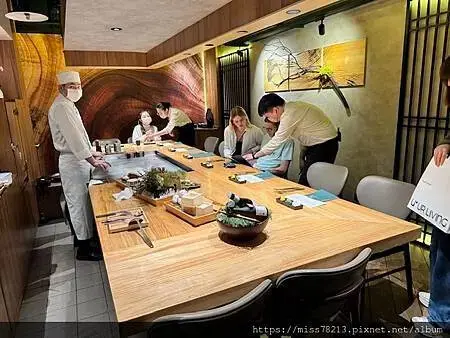 和牛控請注意!王品集團旗下頂級「阪前和牛鐵板燒」日本A5黑毛和牛 蒜頭和牛炒飯好好吃ㄟ!