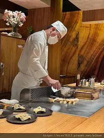 和牛控請注意!王品集團旗下頂級「阪前和牛鐵板燒」日本A5黑毛和牛 蒜頭和牛炒飯好好吃ㄟ!