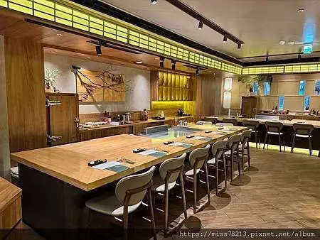 和牛控請注意!王品集團旗下頂級「阪前和牛鐵板燒」日本A5黑毛和牛 蒜頭和牛炒飯好好吃ㄟ!