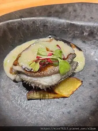 和牛控請注意!王品集團旗下頂級「阪前和牛鐵板燒」日本A5黑毛和牛 蒜頭和牛炒飯好好吃ㄟ!