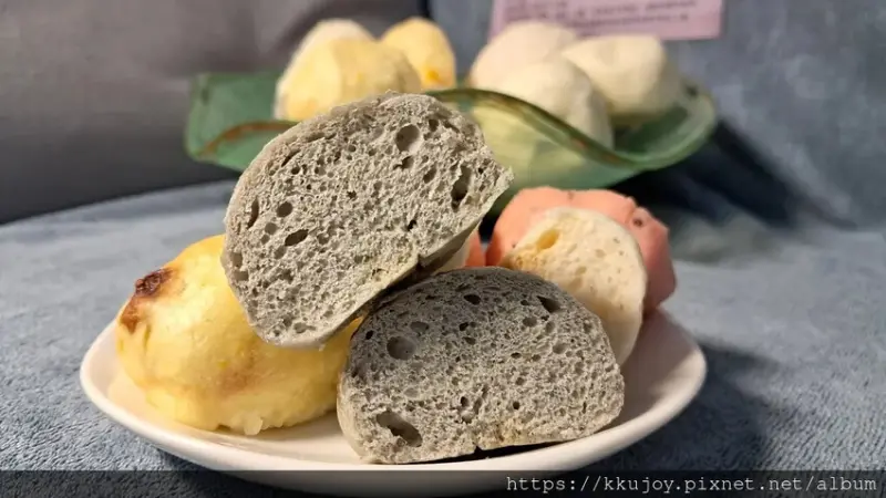 愛肯饅頭，蒸熟的蔬果與麵糰混合 | 台北市自閉兒社會福利基金