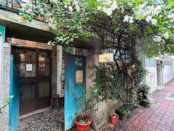 【台南東區】134巷女巫的插畫和早午餐～像闖進愛麗絲夢遊仙境