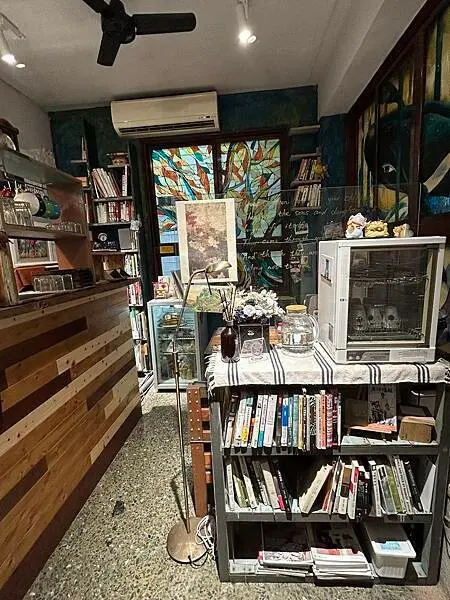 【台南東區】134巷女巫的插畫和早午餐～像闖進愛麗絲夢遊仙境