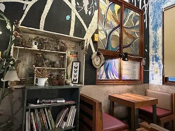 【台南東區】134巷女巫的插畫和早午餐～像闖進愛麗絲夢遊仙境