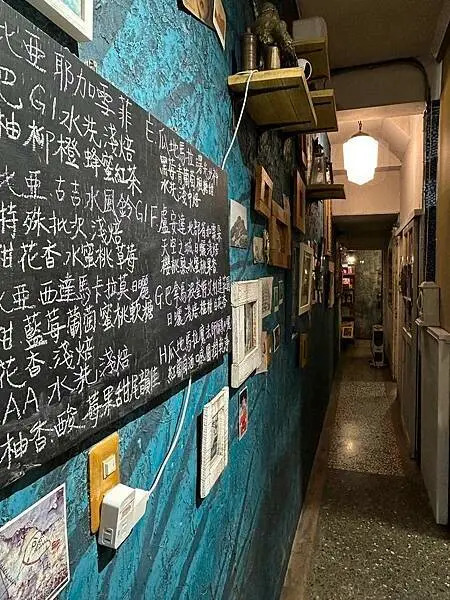 【台南東區】134巷女巫的插畫和早午餐～像闖進愛麗絲夢遊仙境