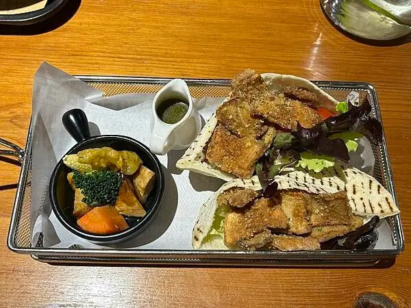 【屏東美食】打舖2號店～超美的工業風蔬食餐廳，各式各樣道地的