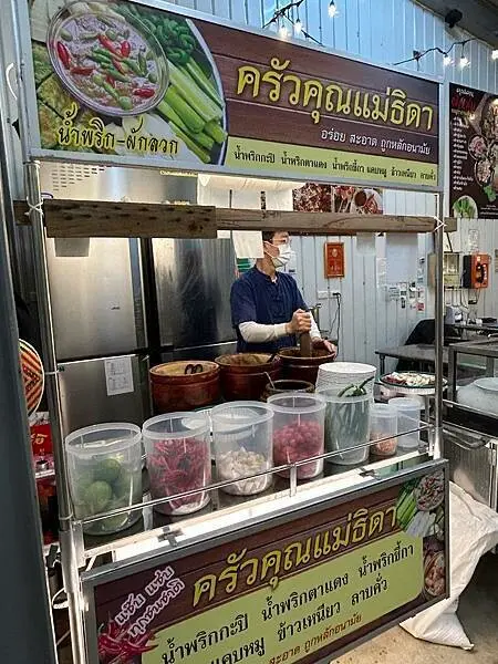 【高雄美食】送噹夜市餐廳～鹽埕區很不一樣的泰北料理，不論用餐