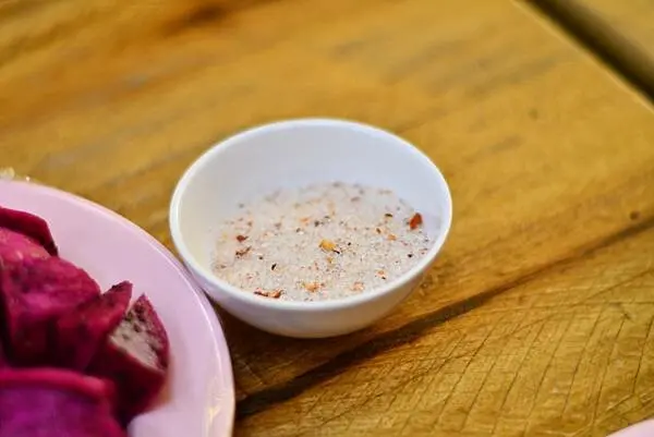 【高雄美食】送噹夜市餐廳～鹽埕區很不一樣的泰北料理，不論用餐