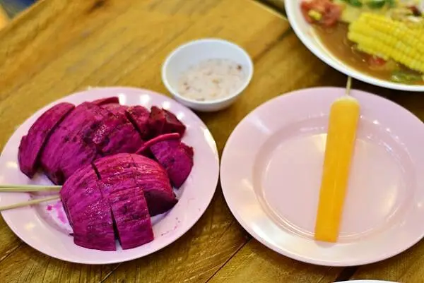 【高雄美食】送噹夜市餐廳～鹽埕區很不一樣的泰北料理，不論用餐