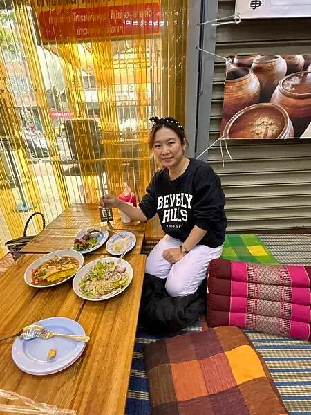 【高雄美食】送噹夜市餐廳～鹽埕區很不一樣的泰北料理，不論用餐