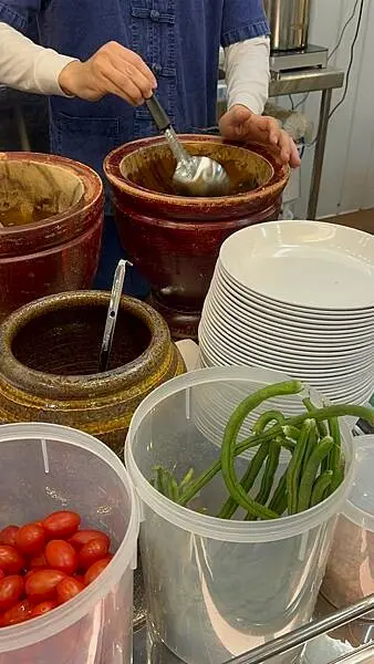 【高雄美食】送噹夜市餐廳～鹽埕區很不一樣的泰北料理，不論用餐