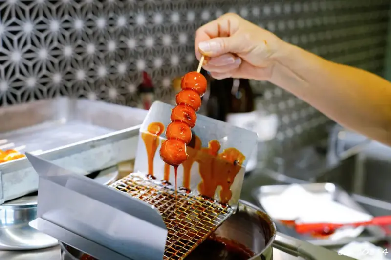 赤丸団子｜中山赤峰街人氣甜點，無麩質日本糰子搭冷泡茶超療癒!