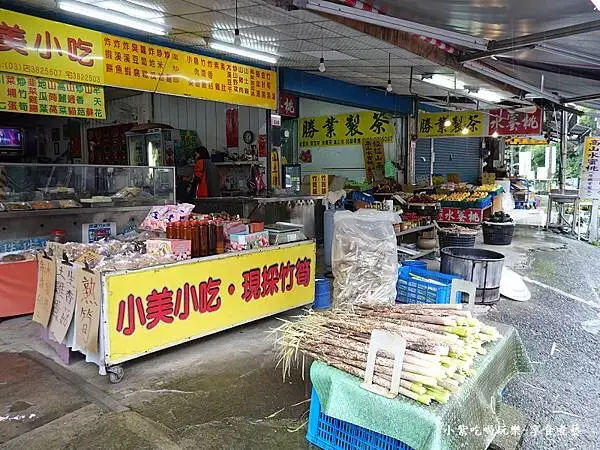 枕頭山商圈-小美小吃現採桂竹筍 (2).jpg