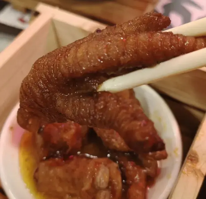 板橋也有這一鍋港味靚爆鏡｜龍囍茶檔亞東店 港式煲仔飯推薦