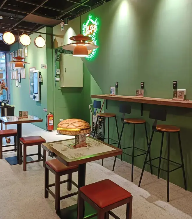 板橋也有這一鍋港味靚爆鏡｜龍囍茶檔亞東店 港式煲仔飯推薦