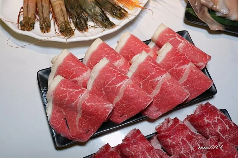 楊梅鍋物｜砸鍋火鍋專賣店～肉品、海鮮自由搭配，白飯、滷肉燥、