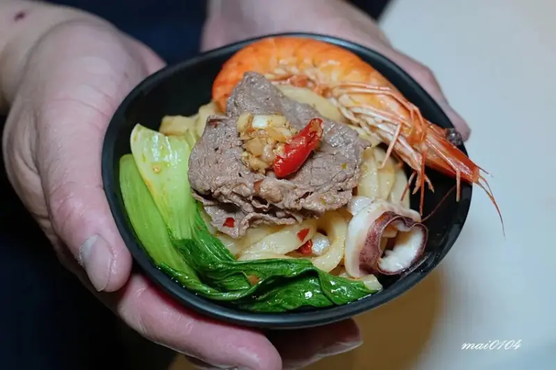 楊梅鍋物｜砸鍋火鍋專賣店～肉品、海鮮自由搭配，白飯、滷肉燥、