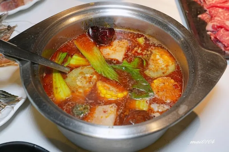 楊梅鍋物｜砸鍋火鍋專賣店～肉品、海鮮自由搭配，白飯、滷肉燥、