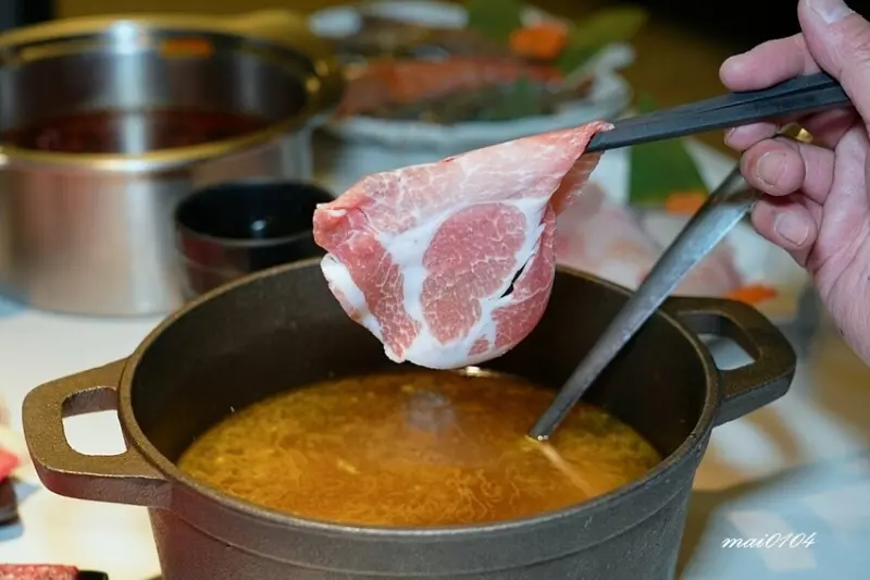 楊梅鍋物｜砸鍋火鍋專賣店～肉品、海鮮自由搭配，白飯、滷肉燥、