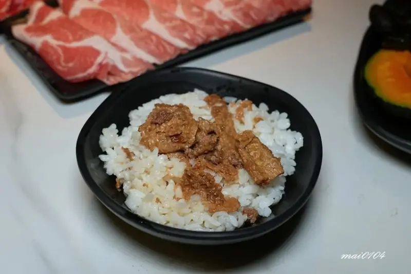 楊梅鍋物｜砸鍋火鍋專賣店～肉品、海鮮自由搭配，白飯、滷肉燥、
