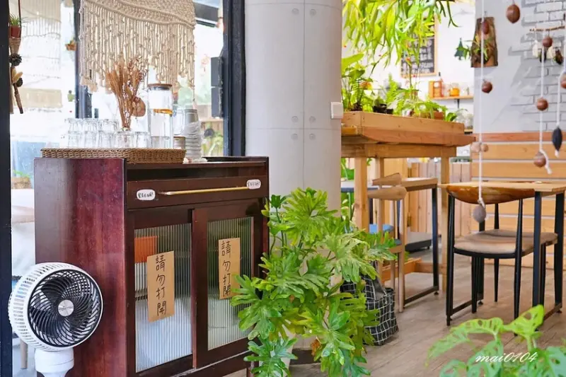 桃園平鎮美食｜鹿途咖啡LU•TU～充滿綠色植栽的早午餐、義大