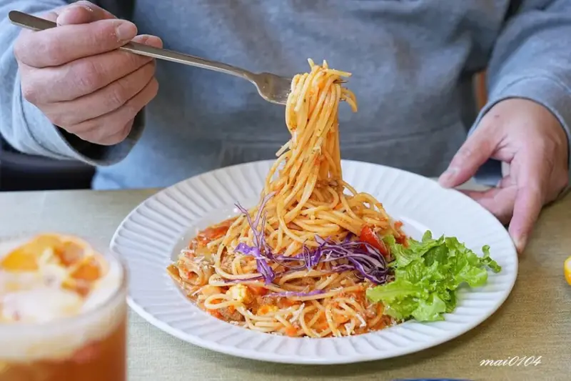 桃園平鎮美食｜鹿途咖啡LU•TU～充滿綠色植栽的早午餐、義大