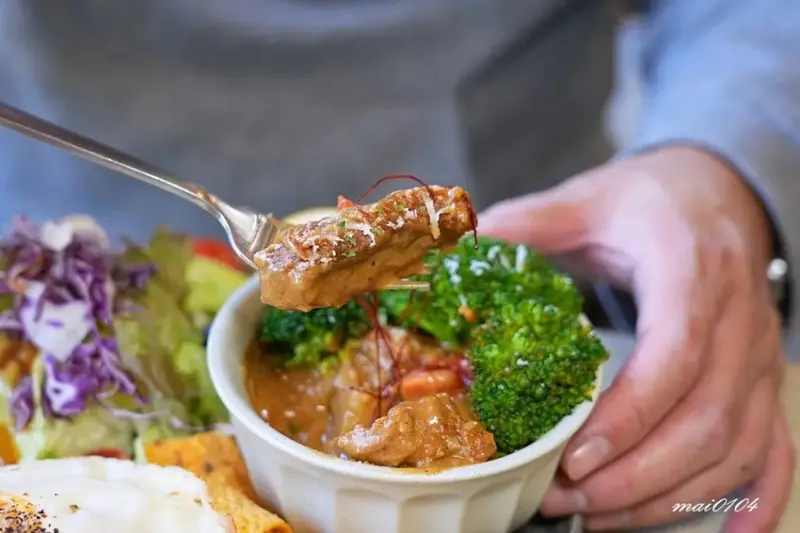 桃園平鎮美食｜鹿途咖啡LU•TU～充滿綠色植栽的早午餐、義大