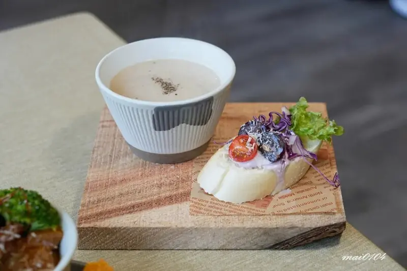 桃園平鎮美食｜鹿途咖啡LU•TU～充滿綠色植栽的早午餐、義大