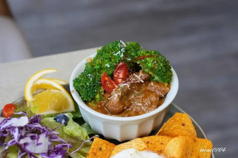 桃園平鎮美食｜鹿途咖啡LU•TU～充滿綠色植栽的早午餐、義大