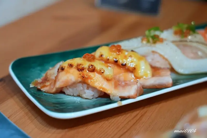 沒有招牌、隱藏在市場裡的日式料理，料多味美的味增湯免費喝到飽