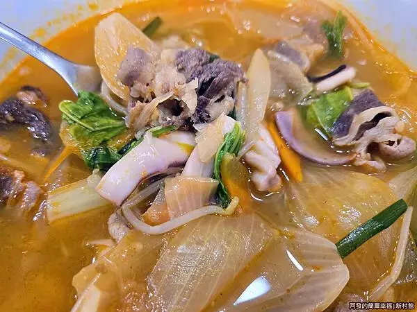 新村館09-牛肉炒碼飯-湯.jpg