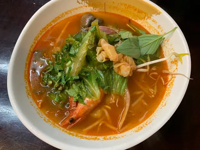 【食記】捷運中正紀念堂站/南昌路美食。賢記牛肉(丸)河粉 海鮮麵疙瘩~大推泰式海鮮酸辣麵疙瘩