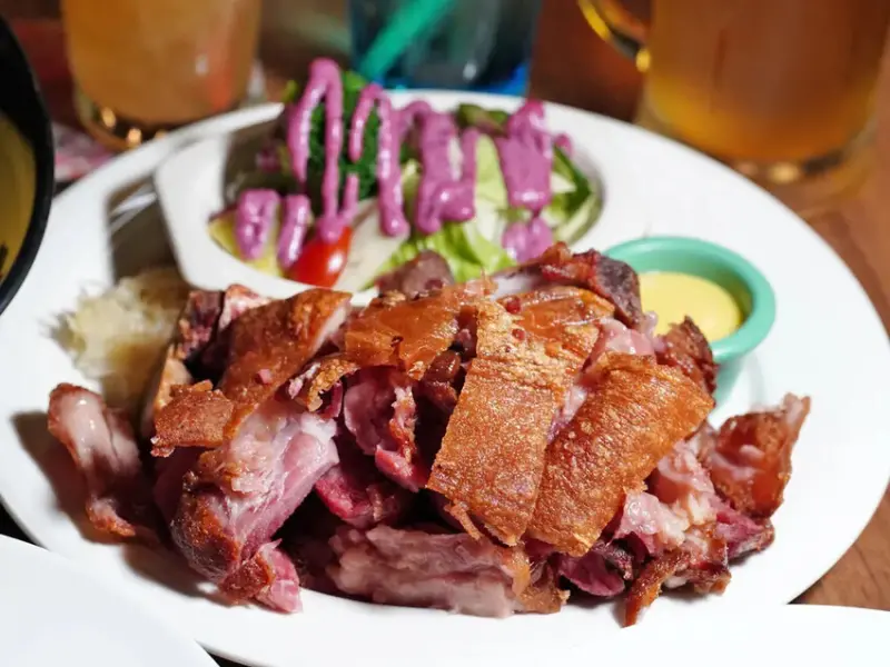 台南餐酒館【胖廚西式音樂餐廳】花襯衫狂歡駐唱生日趴│700元