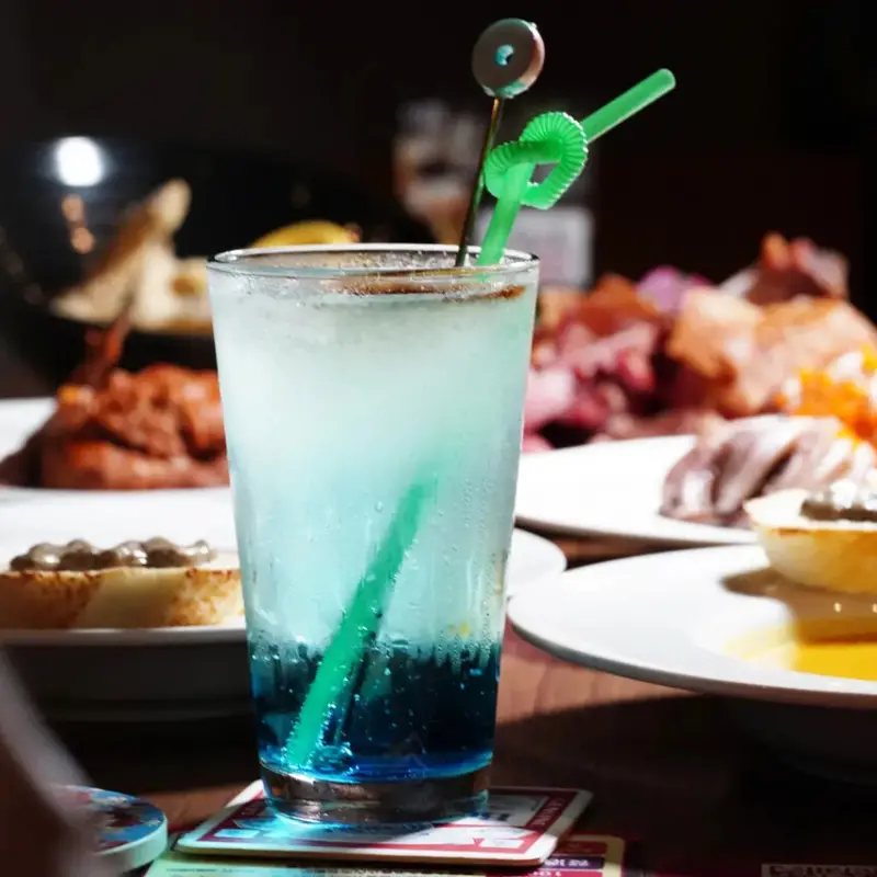 台南餐酒館【胖廚西式音樂餐廳】花襯衫狂歡駐唱生日趴│700元