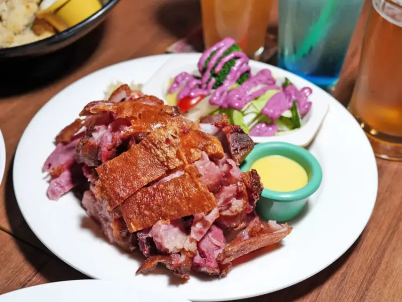 台南餐酒館【胖廚西式音樂餐廳】花襯衫狂歡駐唱生日趴│700元