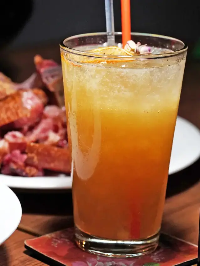 台南餐酒館【胖廚西式音樂餐廳】花襯衫狂歡駐唱生日趴│700元