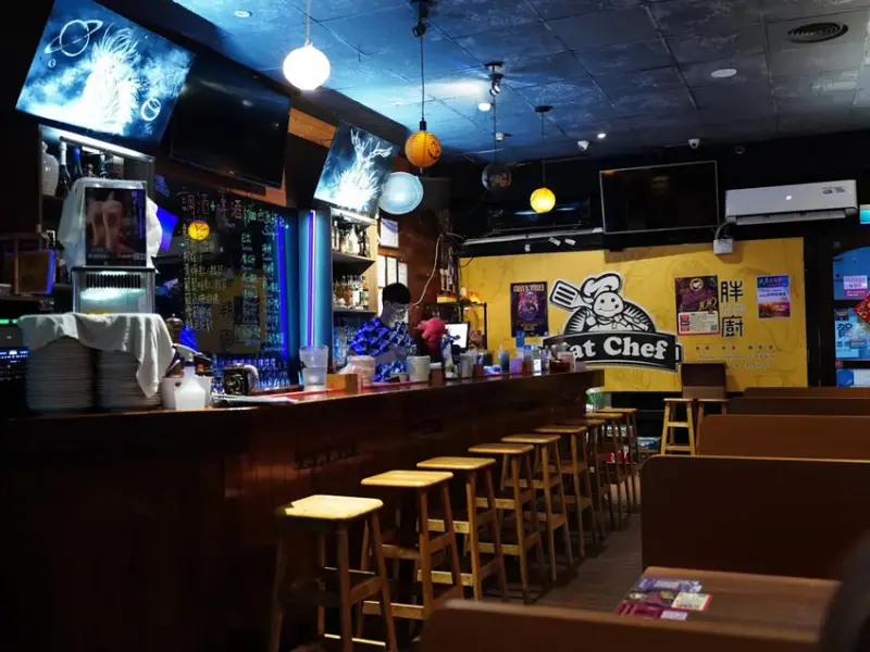 台南餐酒館【胖廚西式音樂餐廳】花襯衫狂歡駐唱生日趴│700元