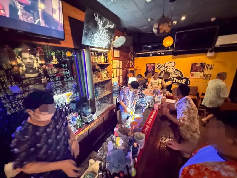 台南餐酒館【胖廚西式音樂餐廳】花襯衫狂歡駐唱生日趴│700元