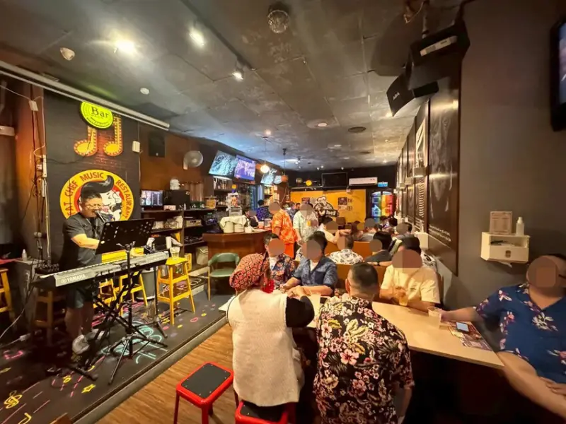 台南餐酒館【胖廚西式音樂餐廳】花襯衫狂歡駐唱生日趴│700元