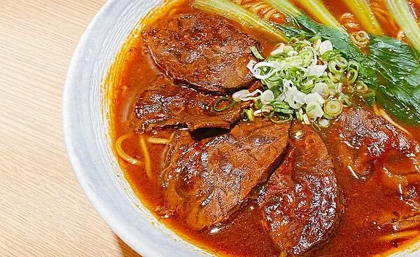 桃園牛肉麵推薦│集英會牛肉麵-武陵店，推宮廷麻辣牛肉麵，涼拌魚皮│桃園美食推薦-30.jpg