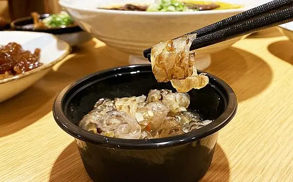 桃園牛肉麵推薦│集英會牛肉麵-武陵店，推宮廷麻辣牛肉麵，涼拌魚皮│桃園美食推薦-46.jpg