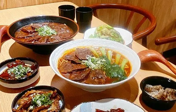 桃園牛肉麵推薦│集英會牛肉麵-武陵店，推宮廷麻辣牛肉麵，涼拌魚皮│桃園美食推薦-20.jpg