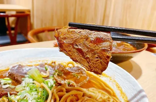 桃園牛肉麵推薦│集英會牛肉麵-武陵店，推宮廷麻辣牛肉麵，涼拌魚皮│桃園美食推薦-33.jpg