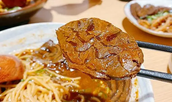 桃園牛肉麵推薦│集英會牛肉麵-武陵店，推宮廷麻辣牛肉麵，涼拌魚皮│桃園美食推薦-34.jpg