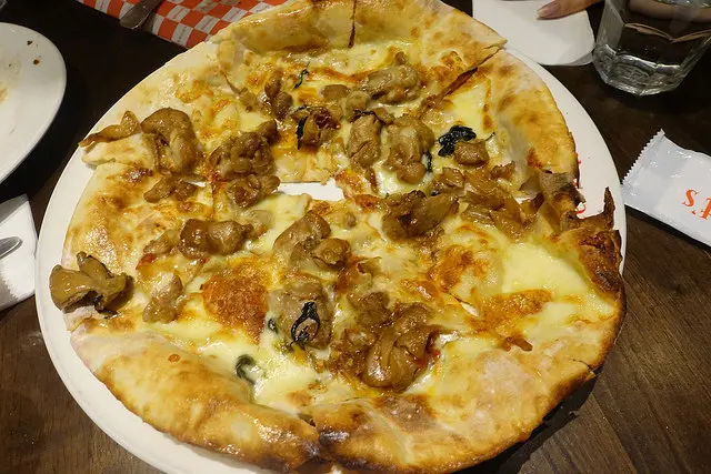 【食記】捷運台北車站/京站Qsquare。巷貓Alleycats 手工窯烤披薩-京站店