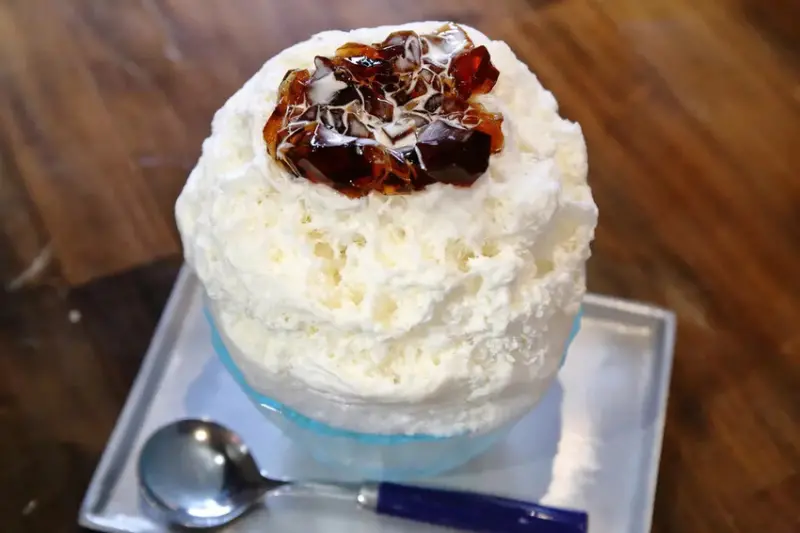 浪花丸かき氷 宜蘭本店，招牌彩色小熊刨冰和藍色富士山冰，可愛