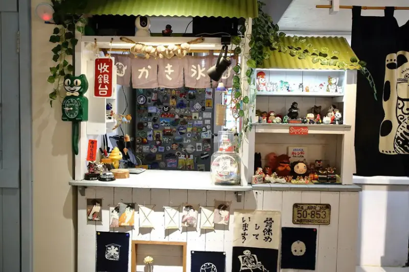 浪花丸かき氷 宜蘭本店，招牌彩色小熊刨冰和藍色富士山冰，可愛